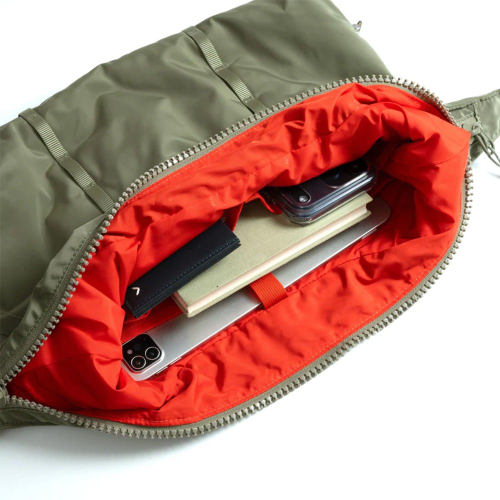 Cloud Hobo Small Black Tech Sateen