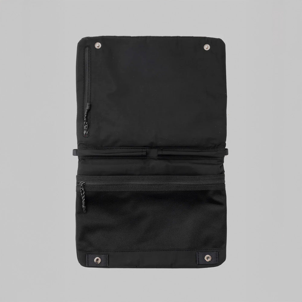 Flat Sacoche Medium Black (Tech Sateen)
