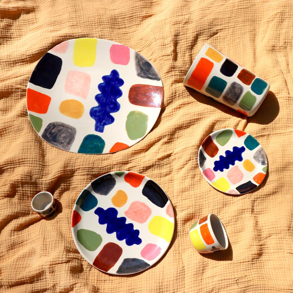 Petite assiette à marbrures en céramique