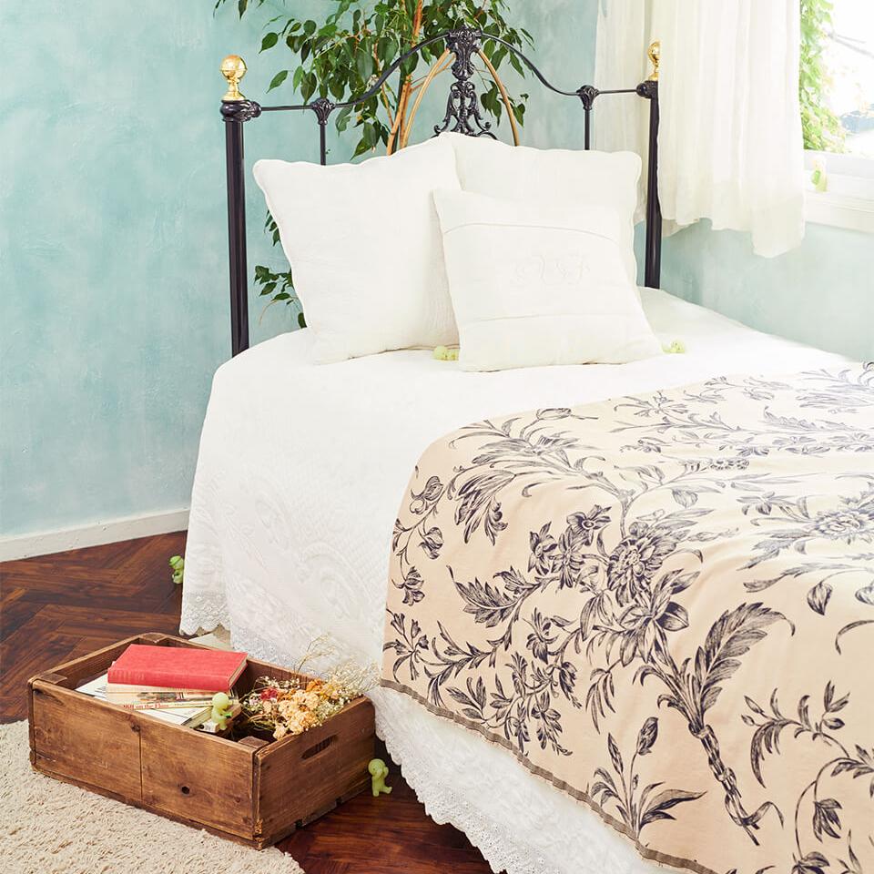 Smiski Glow in the Dark Living Series