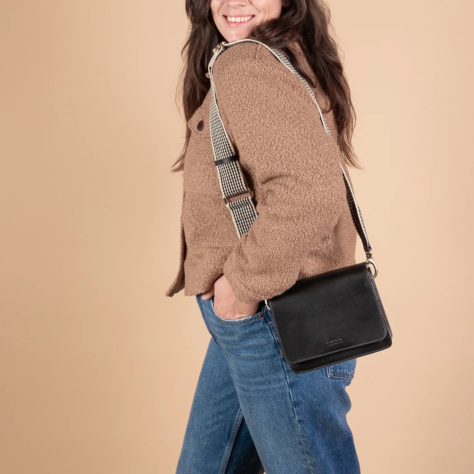 Bolso Mini Audrey Clásico Negro (Correa Tejida/ Correa de Piel)