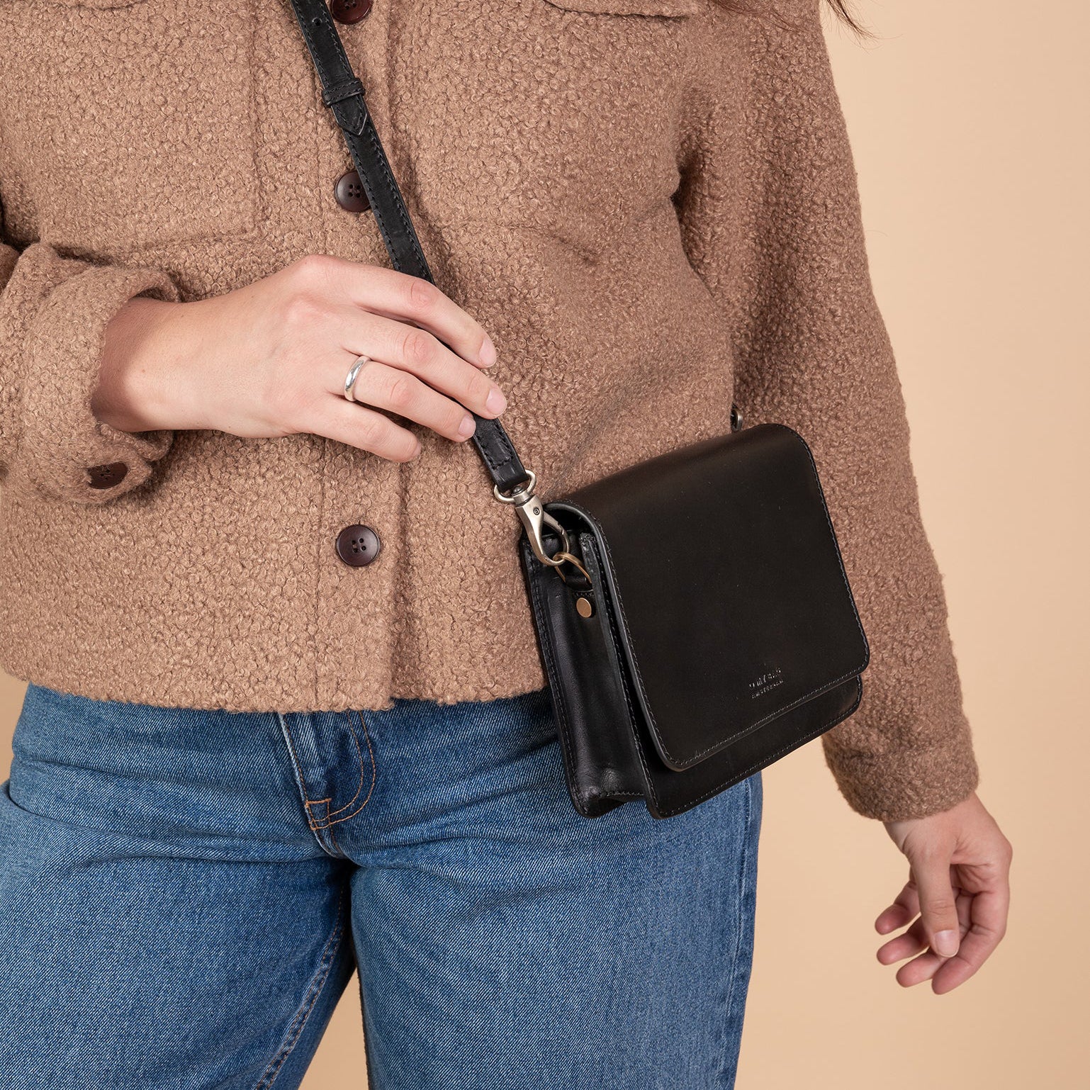 Bolso Mini Audrey Clásico Negro (Correa Tejida/ Correa de Piel)
