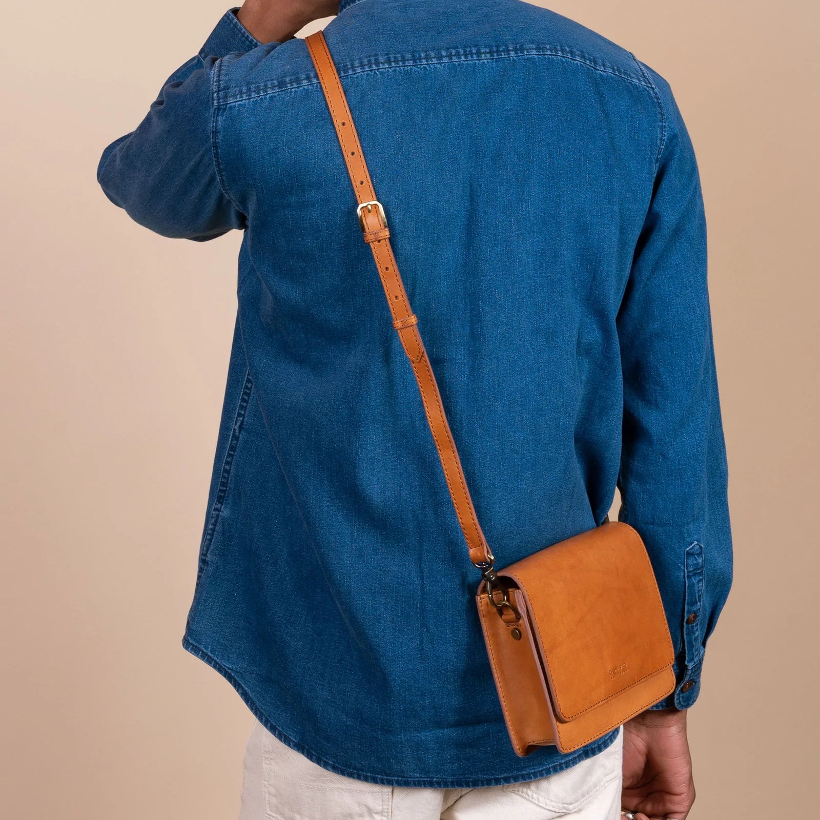 Bolso Mini Audrey Clásico Coñac (Correa Tejida/ Correa de Piel)