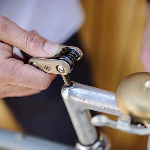 Outil multifonction de poche pour vélos