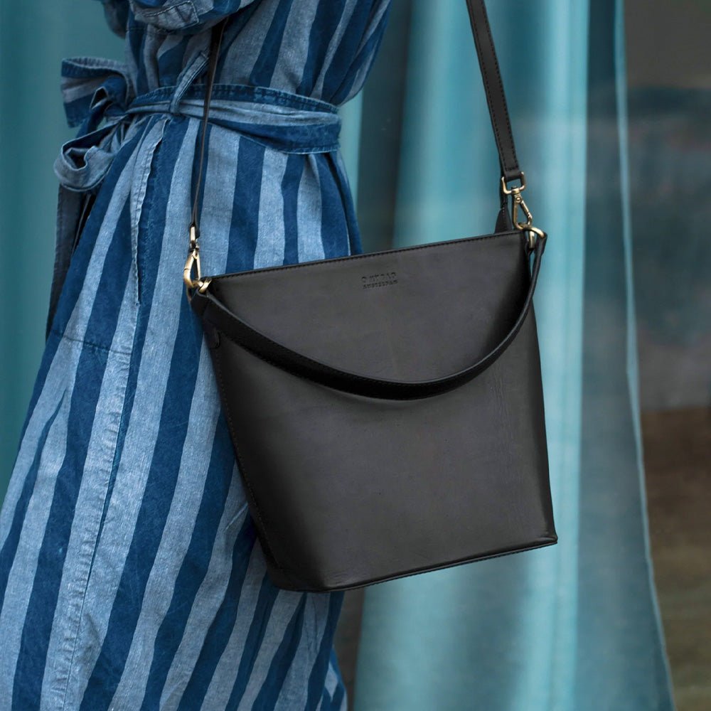 Bolso Bucket Bobbi Maxi Clásico Negro