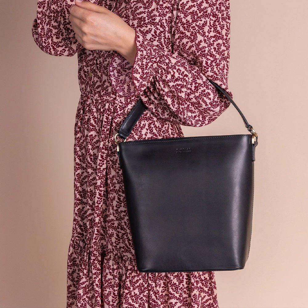 Bolso Bucket Bobbi Maxi Clásico Negro