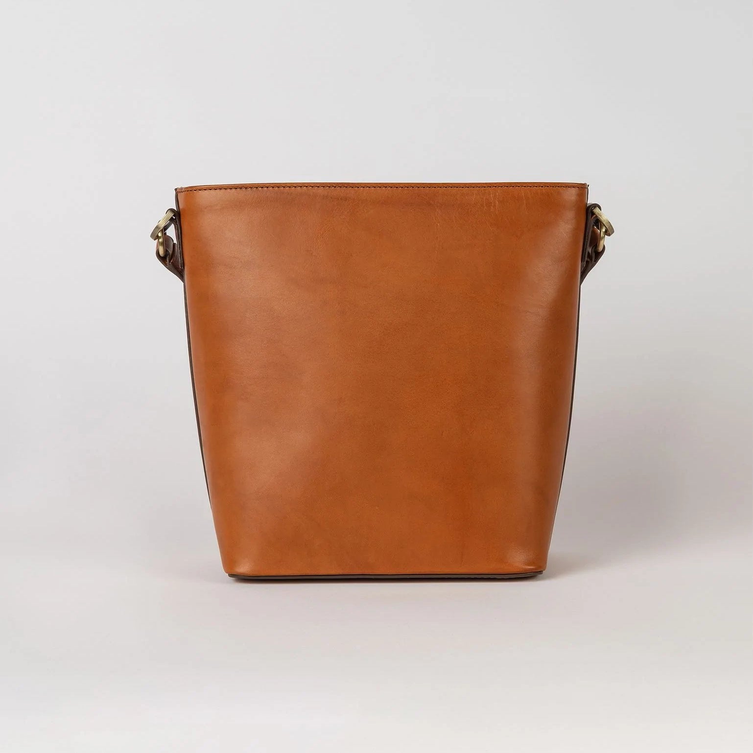 Bolso Bucket Bobbi Maxi Clásico Coñac