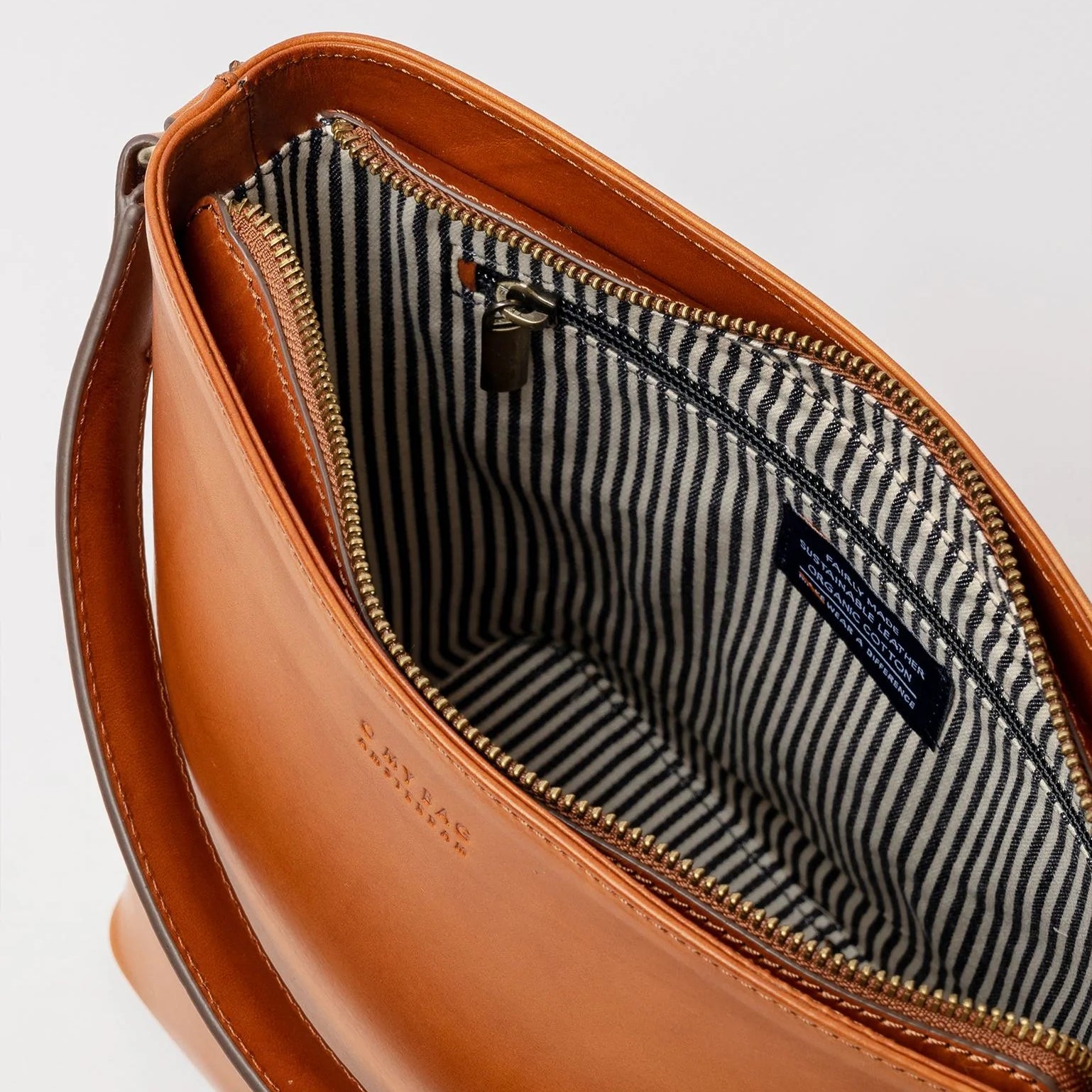 Bolso Bucket Bobbi Maxi Clásico Coñac