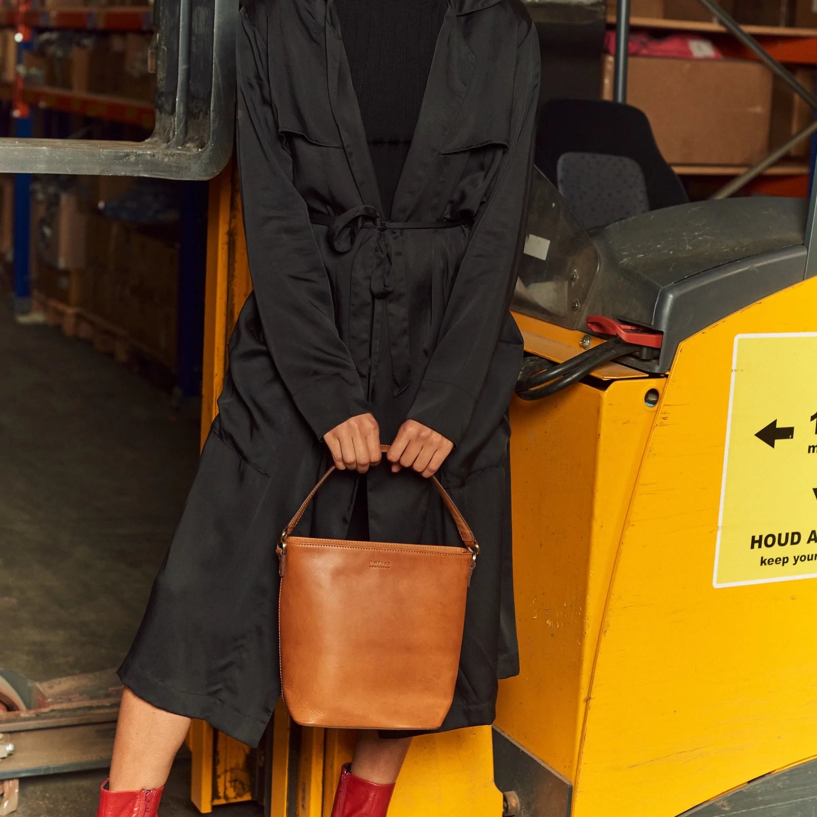Bolso Bucket Bobbi Maxi Clásico Coñac