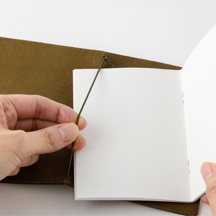 TRAVELER’S notebook - Tamaño Pasaporte Oliva