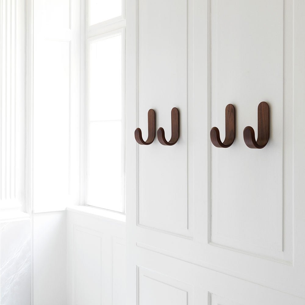 Curve Hook Walnut