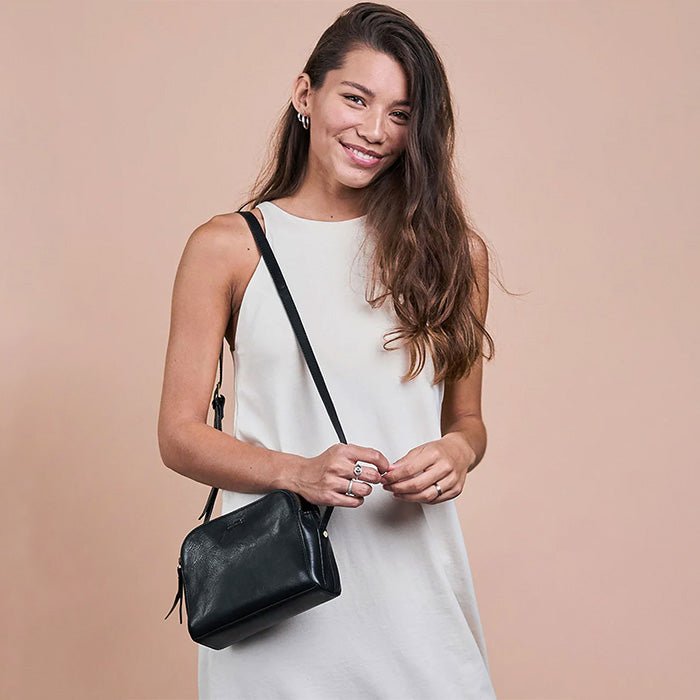 Bolso Emily Stromboli Negro (Correa Cuero)
