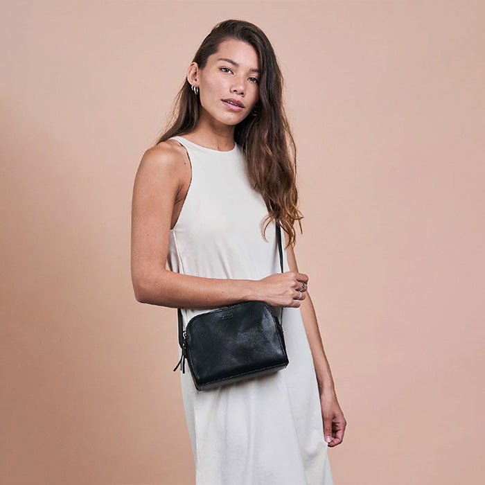 Bolso Emily Stromboli Negro (Correa Cuero)