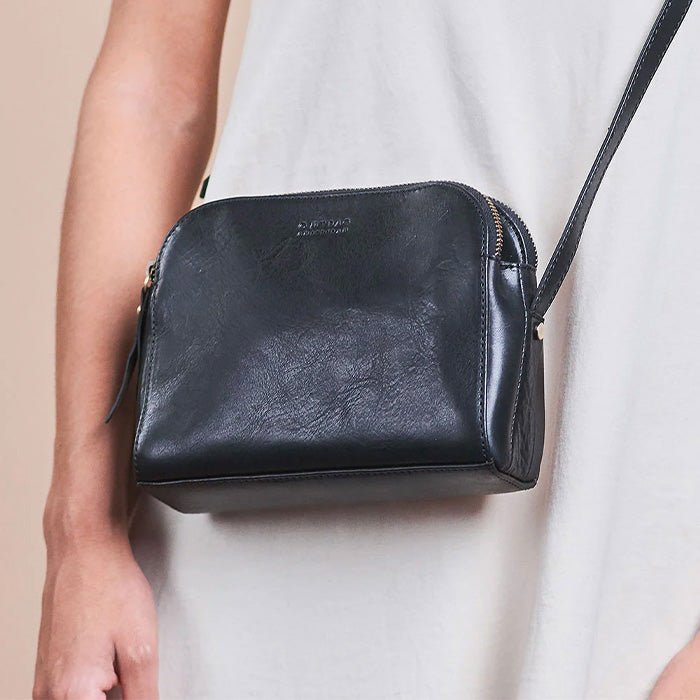 Bolso Emily Stromboli Negro (Correa Cuero)