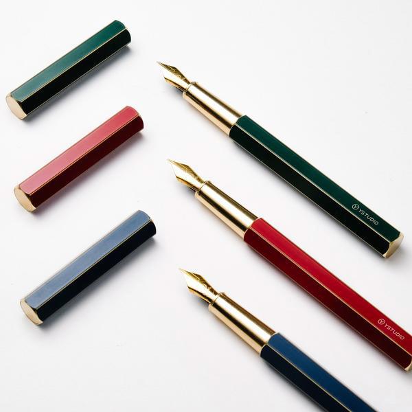 Pluma Classic Revolve (Rojo - Plumín F)