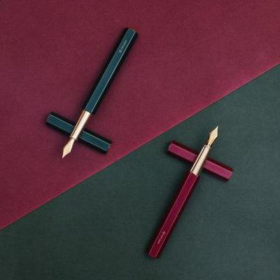 Pluma Classic Revolve (Rojo - Plumín F)