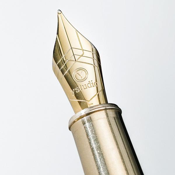 Pluma Classic Revolve (Rojo - Plumín F)