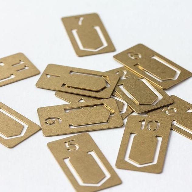 Clips Números Latón