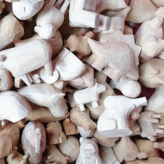 Pole Pole Wooden Animal White Cat