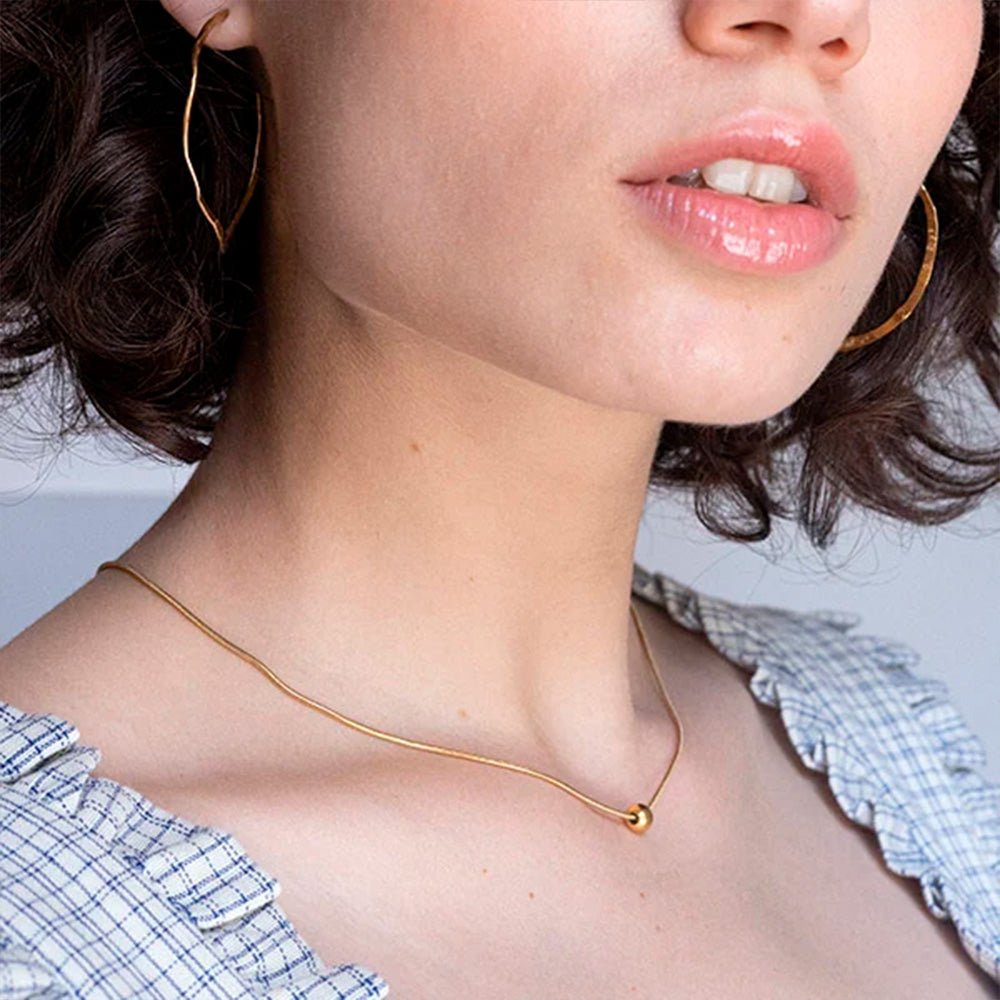 Collar bola oro