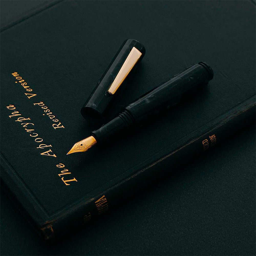 Marbled Fountain Pen Attache Black