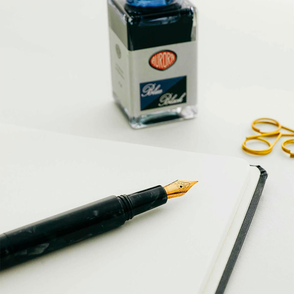 Marbled Fountain Pen Attache Black