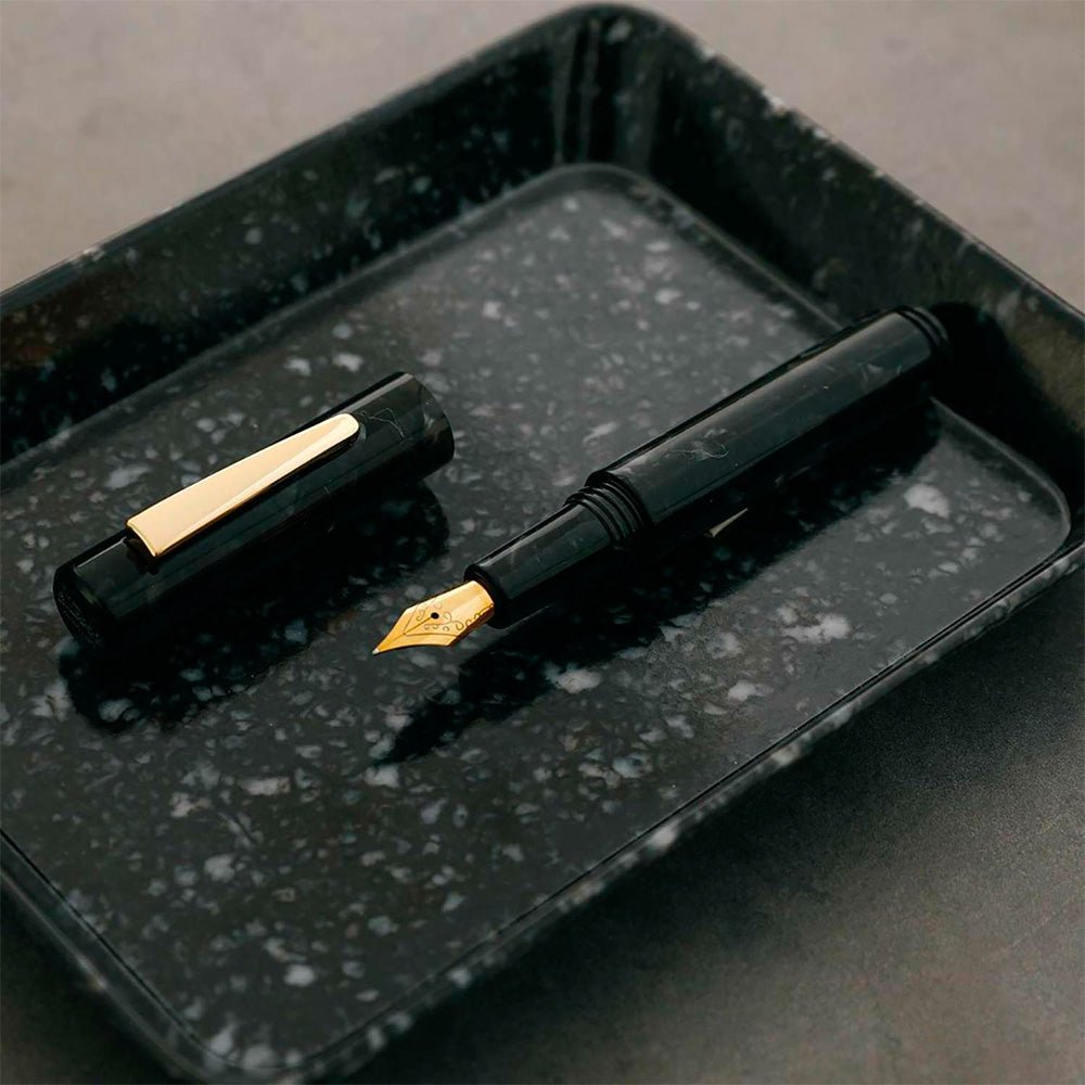 Marbled Fountain Pen Attache Black