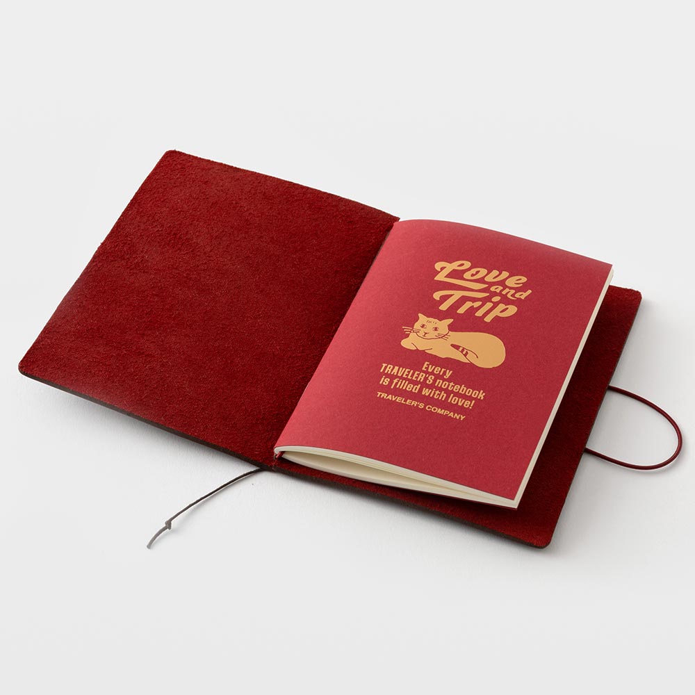 TRAVELER'S notebook LOVE AND TRIP Rojo - Tamaño Pasaporte