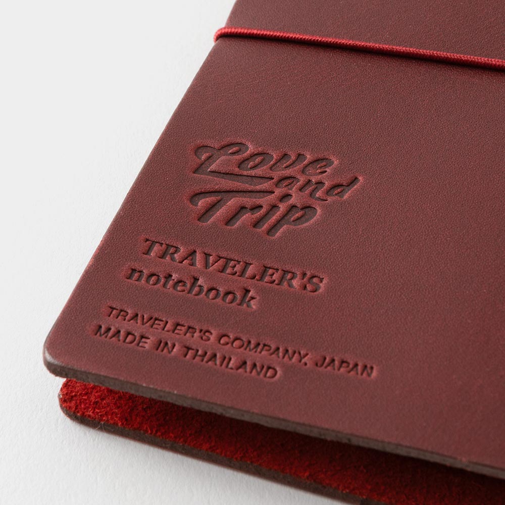 TRAVELER'S notebook LOVE AND TRIP Rojo - Tamaño Pasaporte