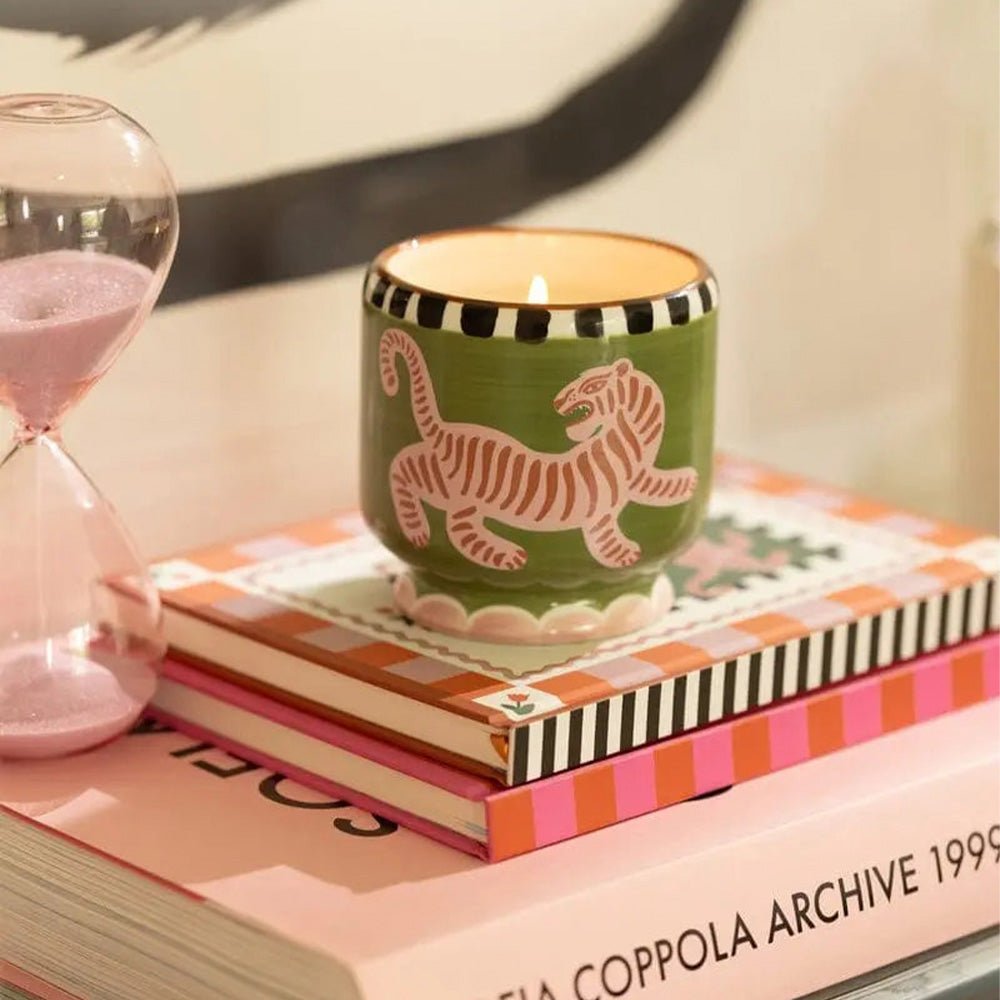 Bougie parfumée à la cire de soja au cèdre noir et à la figue