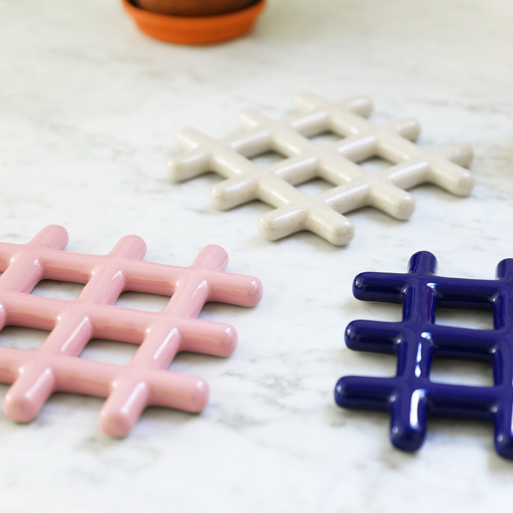 Trivet Grid Speckle