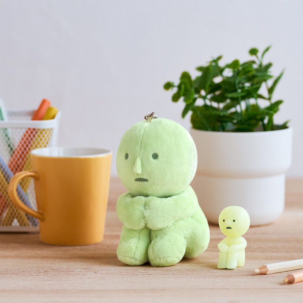 Llavero Smiski Hugging Knees