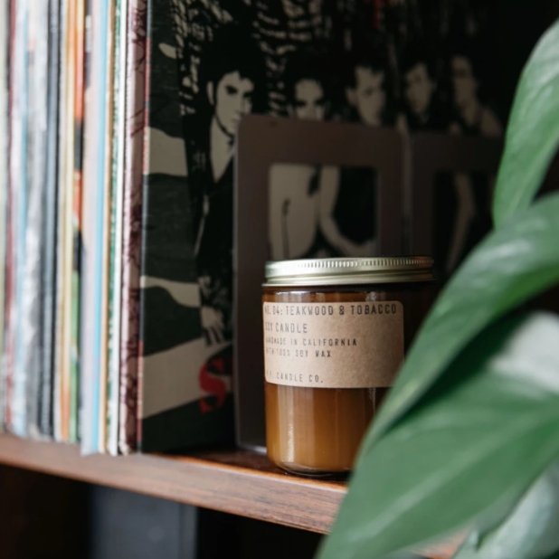 No. 04 Teakwood &amp; Tobacco Soy Candle Standard